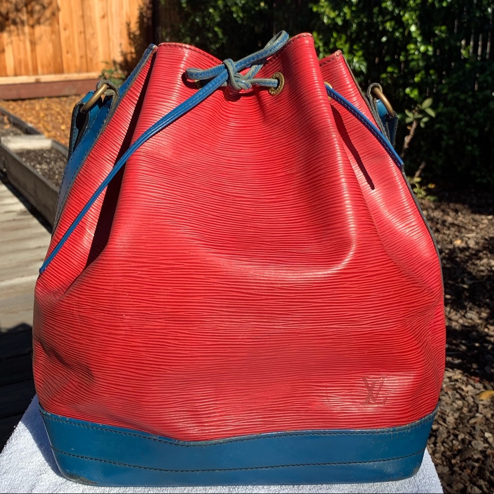 Louis Vuitton Noe bag in red! 🧶